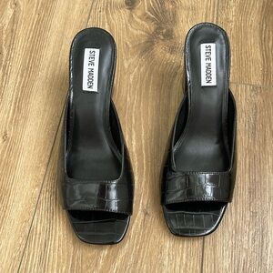 Steve Madden WILLA SLIDE SANDAL IN BLACK CROC